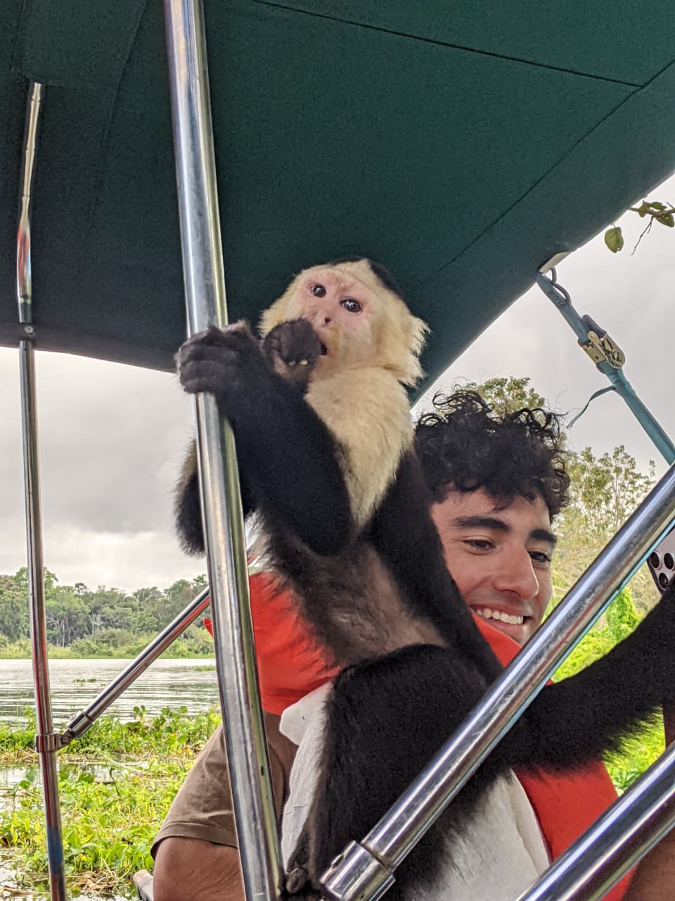 Turismo sostenible empoderando a las comunidades locales y protegiendo el ecosistema